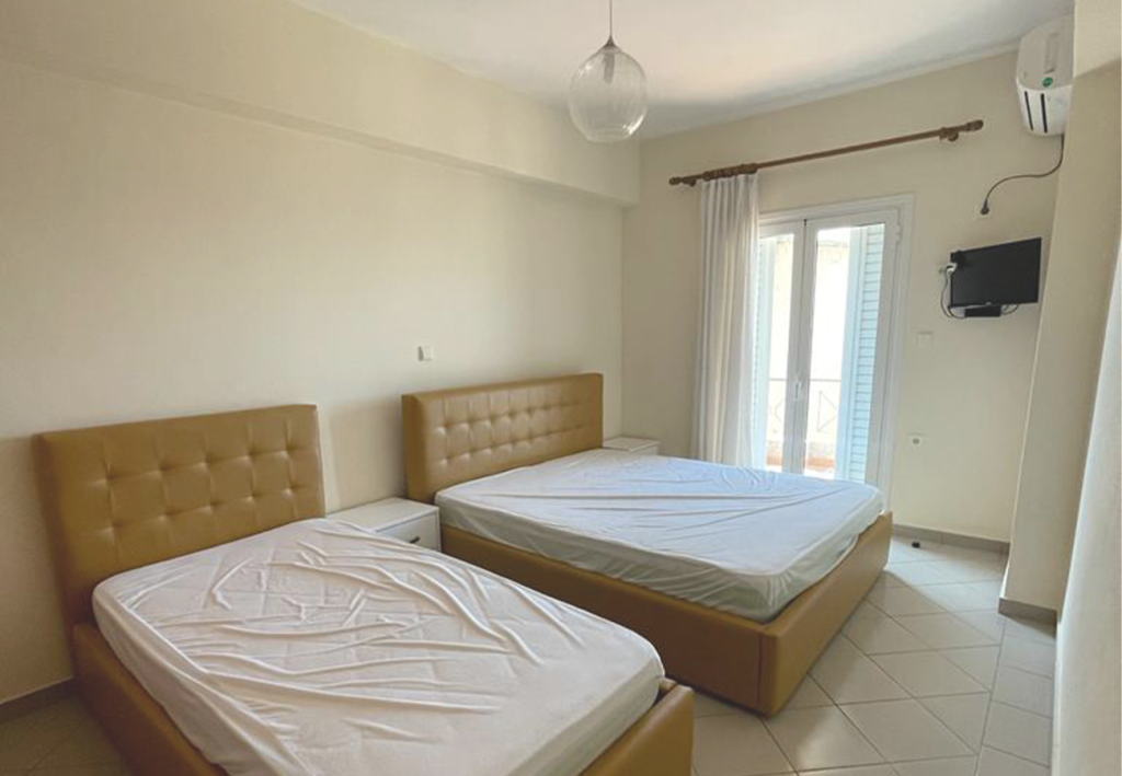 Bild 1 – Zum Verkauf steht eine Villa mit Grundstück in Himare