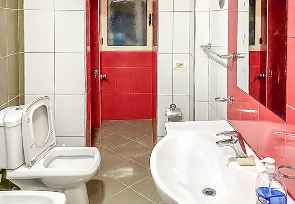 Bild 5 – Eine 1+1 Wohnung zusammen mit einem Laden und einem Keller in Çole, Vlora