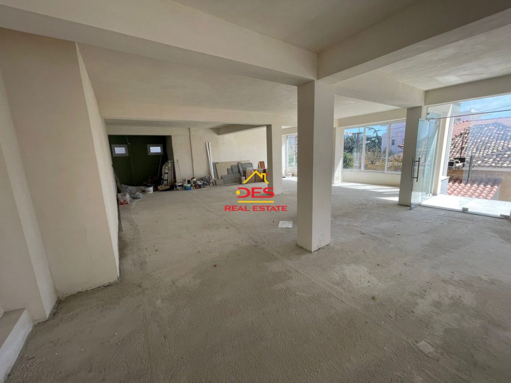 Bild 1 – Es wird ein Geschäftsraum von 170 m² im Zentrum von Saranda verkauft.