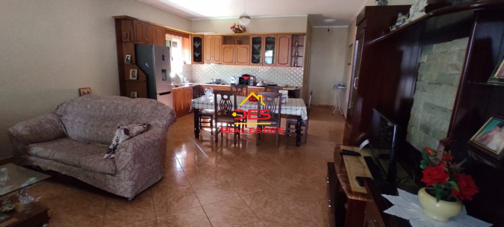 Bild 7 – ZU VERKAUFEN PRIVATES HAUS 3+1 IN OLD BEACH, VLORA