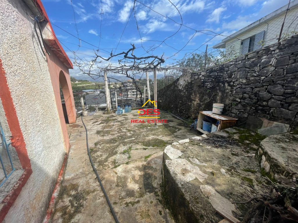 Bild 9 – Zum Verkauf steht ein privates Haus mit Garage in Gjashtë, Saranda.