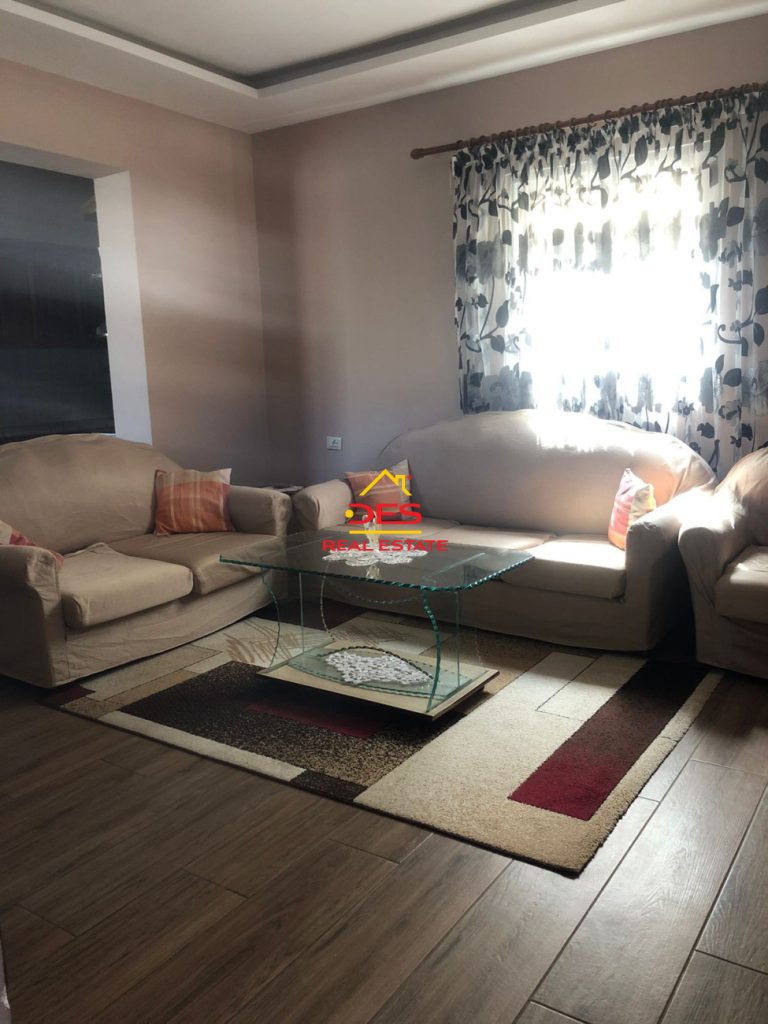 Bild 4 – Zum Verkauf: Haus mit 2 Etagen und einem Laden in der Nähe der ‚Shkolla Xhyheri‘, Vlora
