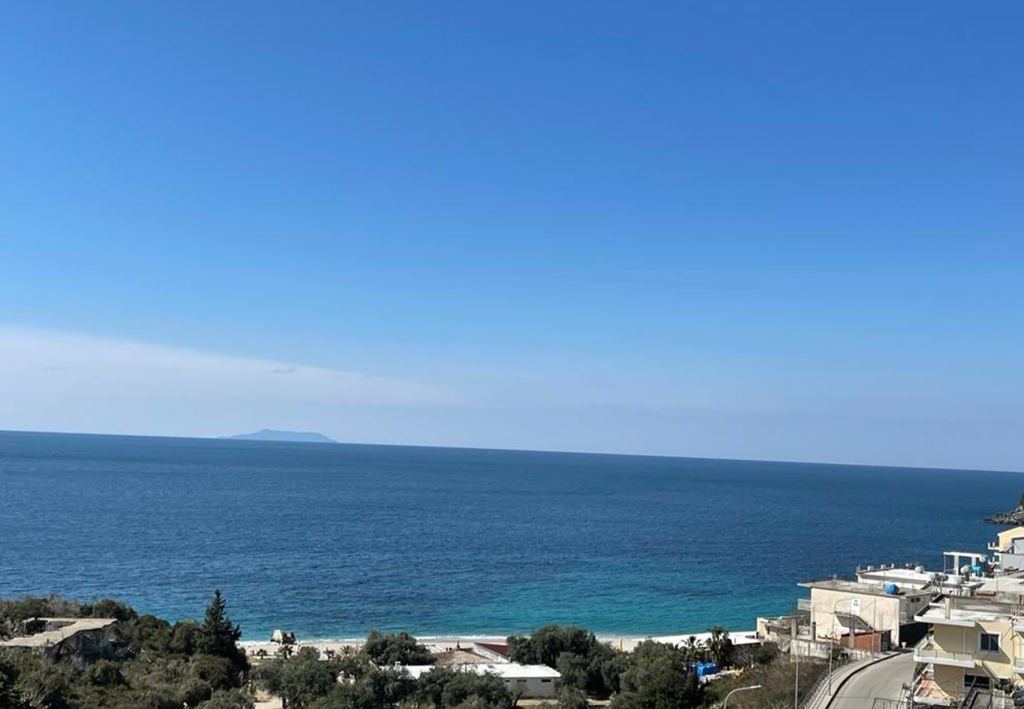 Bild 2 – Zum Verkauf steht eine Villa mit Grundstück in Himare