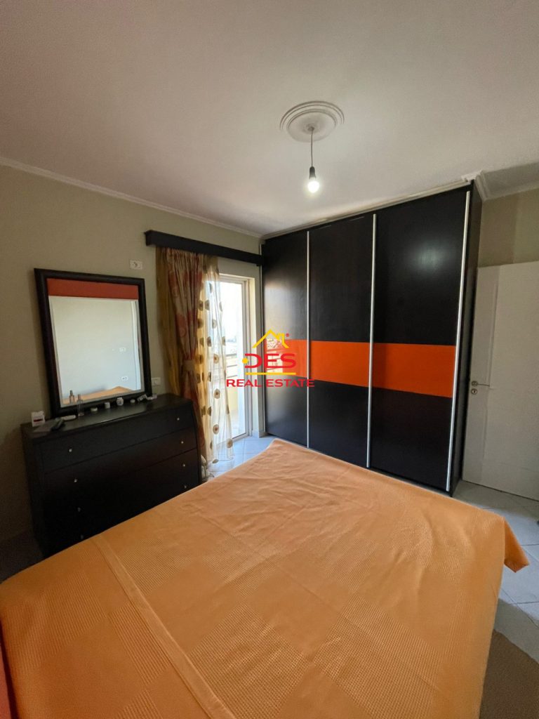 Bild 1 – Zum Verkauf steht eine Wohnung mit 3 Schlafzimmern, 1 Wohnzimmer, 2 Badezimmern und einer Garage in Saranda