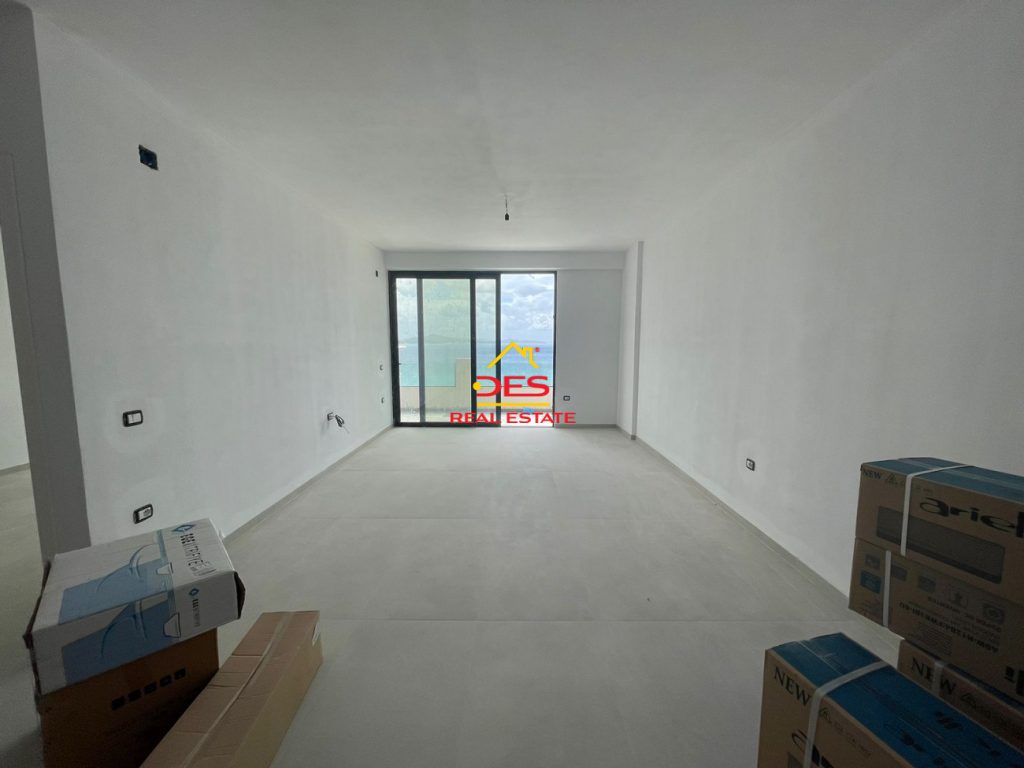 Bild 1 – Zum Verkauf steht ein luxuriöses Duplex-Apartment 2+1+2 mit Meerblick in Saranda