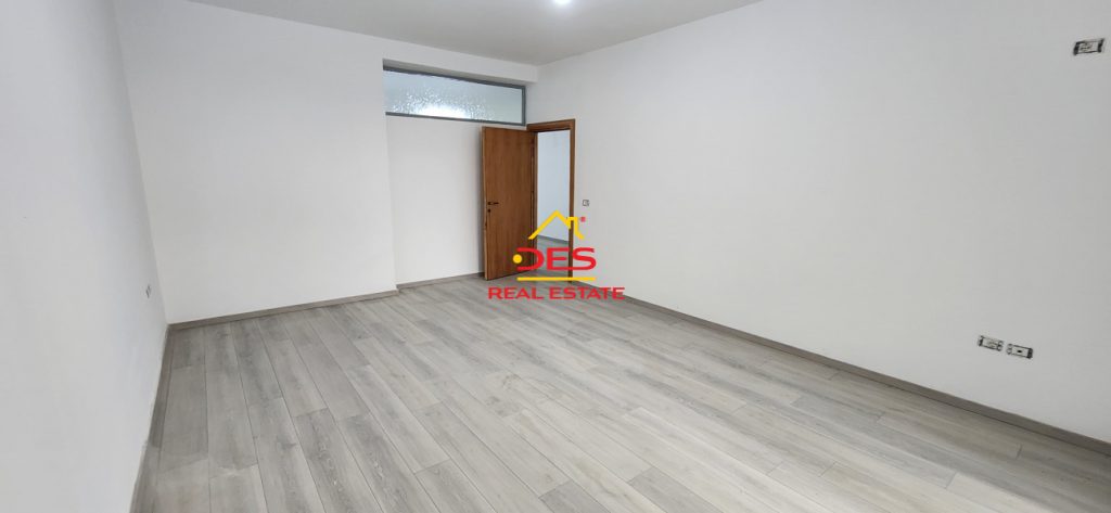 Bild 3 – Zum Verkauf steht eine 2+1 Zimmer Wohnung in der Nähe des Rrapi in Uji i Ftohtë, Vlora