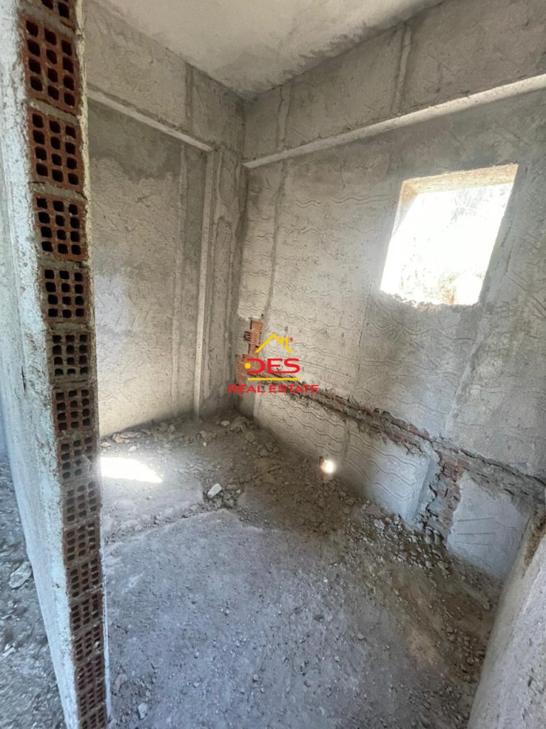 Bild 6 – Zum Verkauf steht eine dreistöckige Villa in Saranda