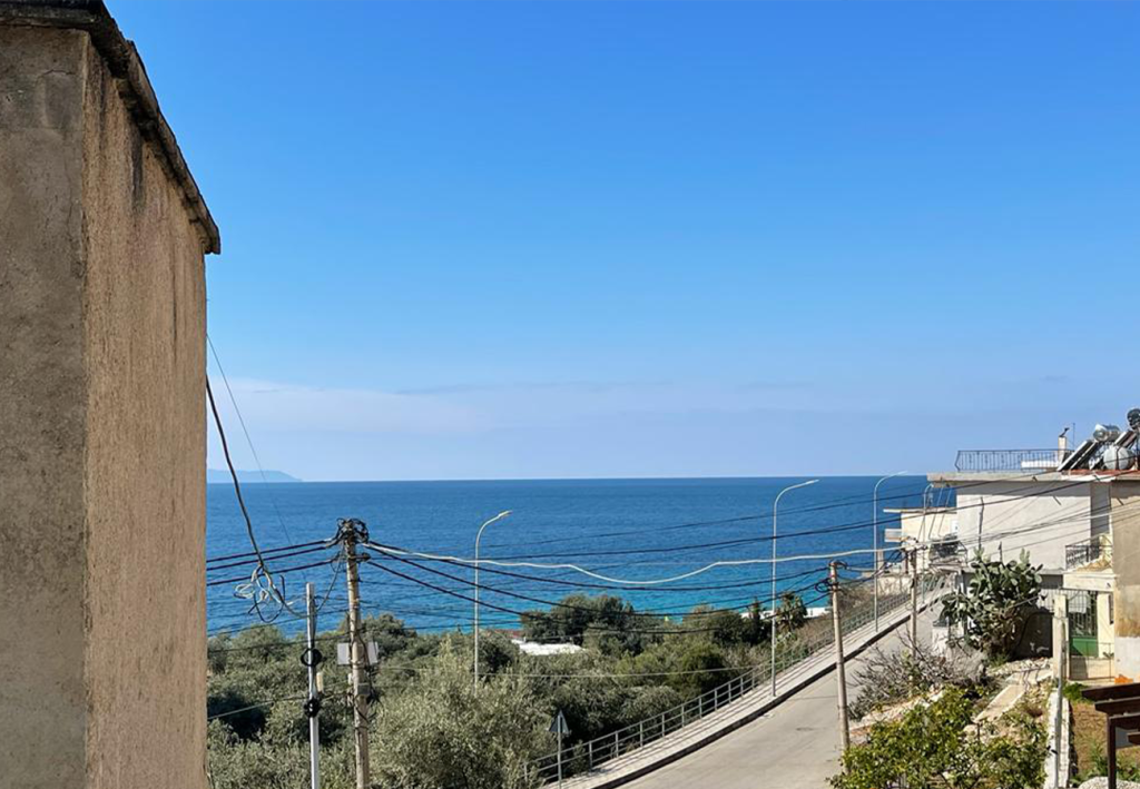 Bild 3 – Zum Verkauf steht eine Villa mit Grundstück in Himare
