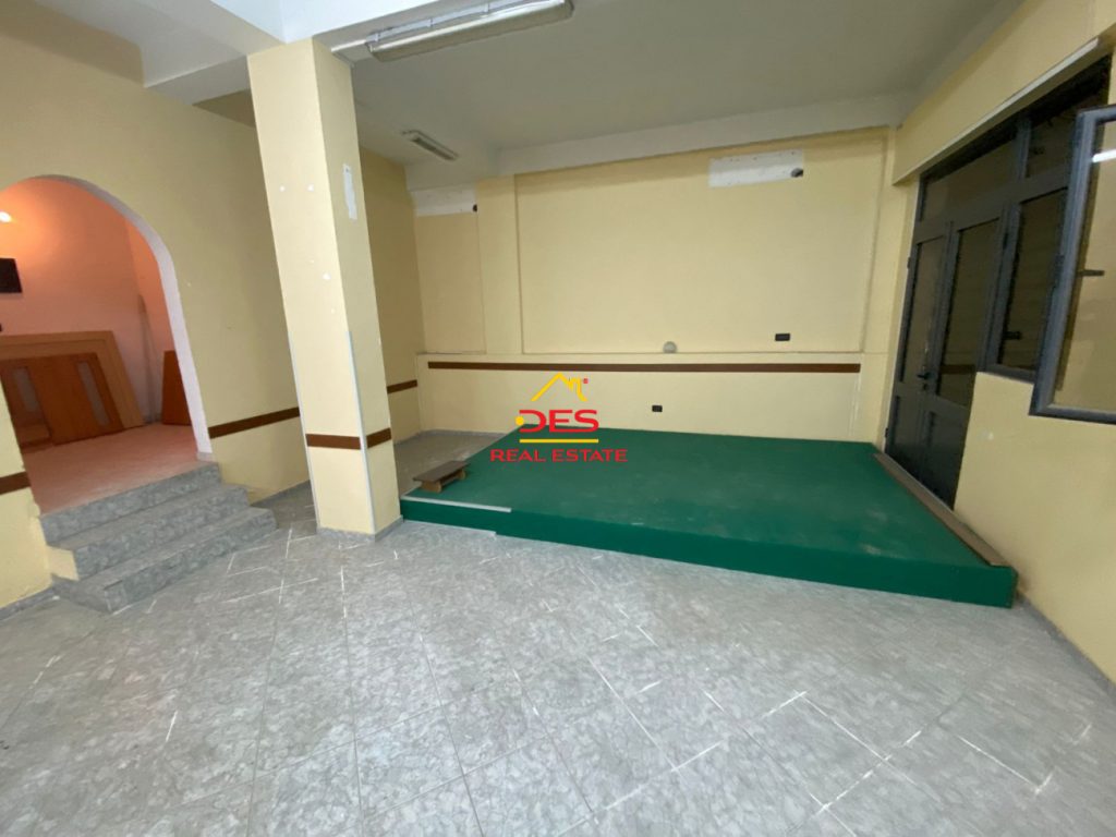 Bild 13 – VILA MIT 3 STOCKWERKEN ZUM VERKAUF/VERMIETEN IN DER NÄHE DER SCHULE „ALI DEMI“