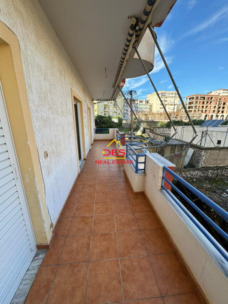 Bild 3 – Zum Verkauf steht eine Wohnung mit 3 Schlafzimmern, 1 Wohnzimmer und 2 Bädern in Saranda