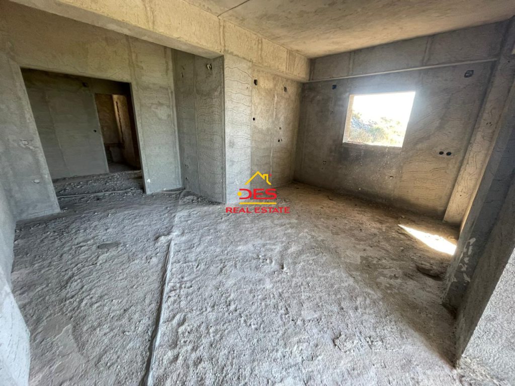 Bild 9 – Zum Verkauf steht eine dreistöckige Villa in Saranda