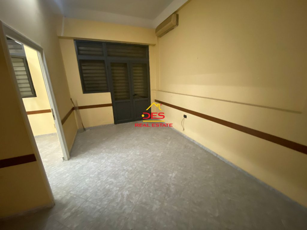 Bild 20 – VILA MIT 3 STOCKWERKEN ZUM VERKAUF/VERMIETEN IN DER NÄHE DER SCHULE „ALI DEMI“