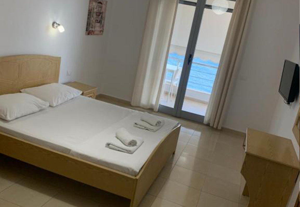 Bild 1 – Hotel + Grundstück in Dorf Qeparo, Himarë