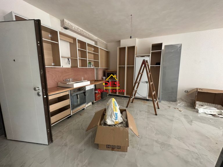 Zum Verkauf steht eine 1+1 Wohnung in Saranda