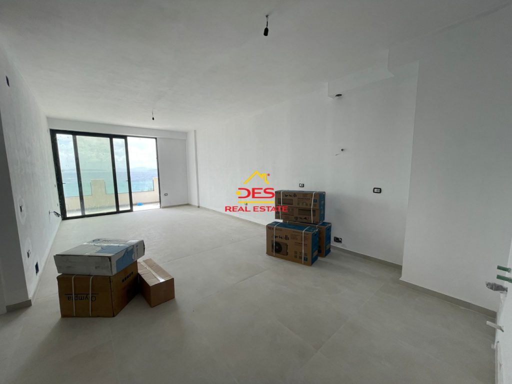 Bild 5 – Zum Verkauf steht ein luxuriöses Duplex-Apartment 2+1+2 mit Meerblick in Saranda