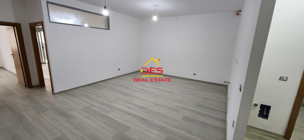 Bild 4 – Zum Verkauf steht eine 2+1 Zimmer Wohnung in der Nähe des Rrapi in Uji i Ftohtë, Vlora