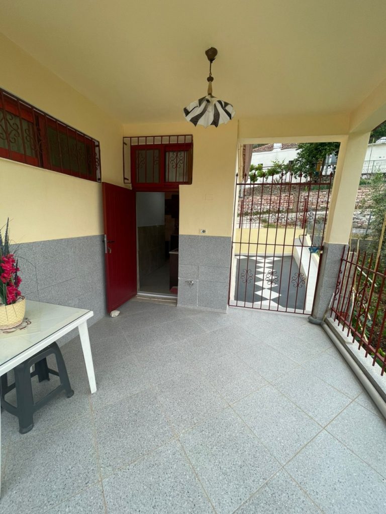 Bild 4 – ZU VERKAUFEN PRIVATES HAUS 3+2+1 IN KONISPOL + 3400 M2 OLIVENLAND (60 ANGEpflanzte OLIVENWURZELN)