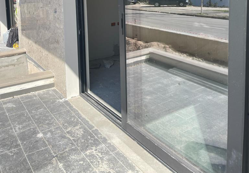 Bild 1 – Zum Verkauf steht eine 1+1 Wohnung am Meer in Saranda