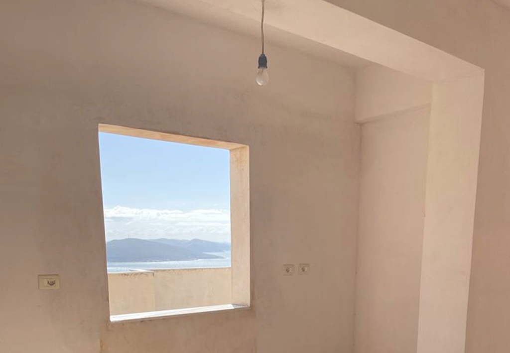 Bild 1 – Zum Verkauf: Papafingo mit Meerblick in Saranda
