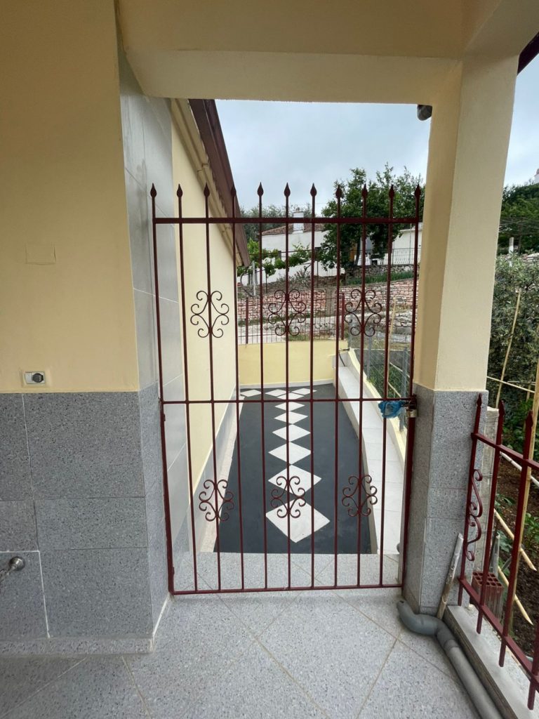 Bild 7 – ZU VERKAUFEN PRIVATES HAUS 3+2+1 IN KONISPOL + 3400 M2 OLIVENLAND (60 ANGEpflanzte OLIVENWURZELN)