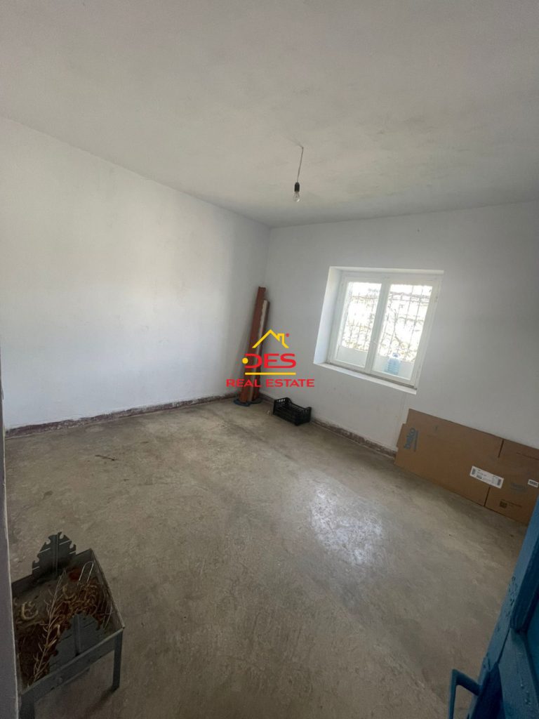 Bild 5 – Zum Verkauf steht ein privates Haus mit Garage in Gjashtë, Saranda.