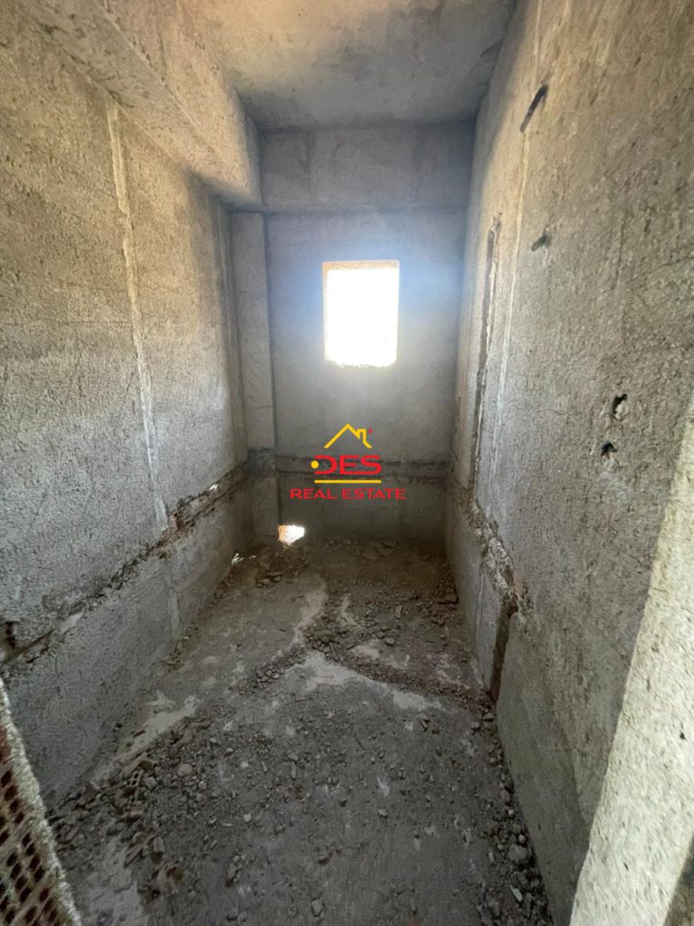 Bild 4 – Zum Verkauf steht eine dreistöckige Villa in Saranda