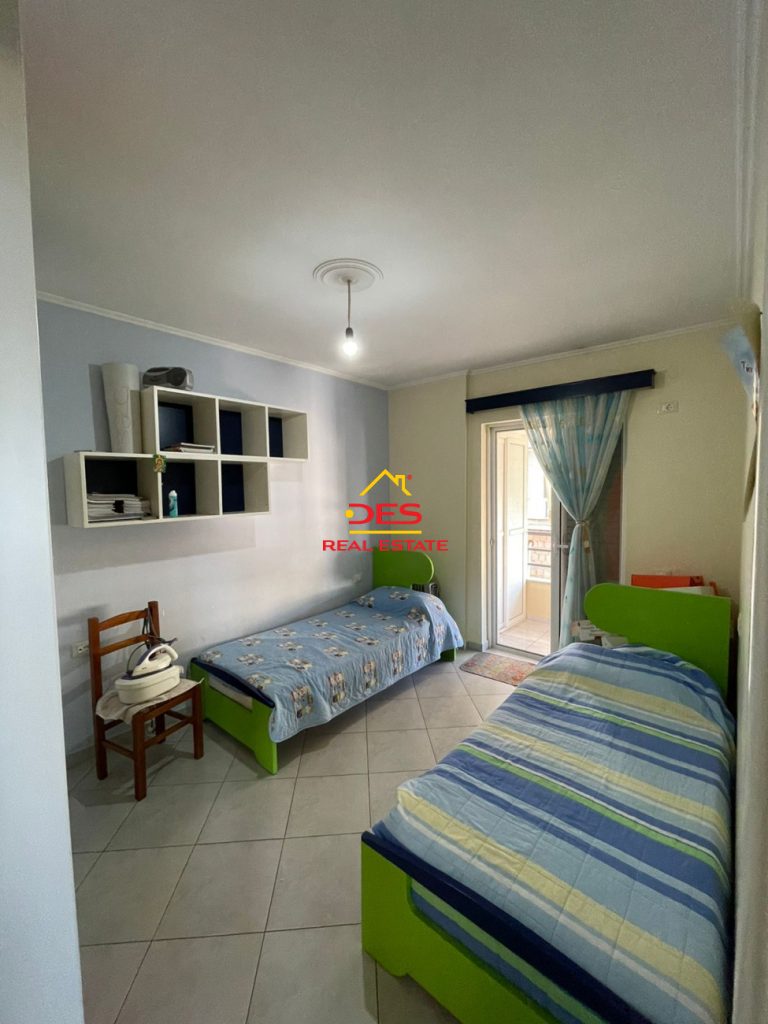 Bild 2 – Zum Verkauf steht eine Wohnung mit 3 Schlafzimmern, 1 Wohnzimmer, 2 Badezimmern und einer Garage in Saranda