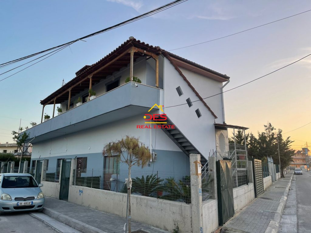 Bild 1 – Zum Verkauf: Privates zweistöckiges Haus in der Straße 1 Maj, Vlora