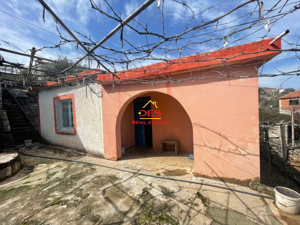 Bild 3 – Zum Verkauf steht ein privates Haus mit Garage in Gjashtë, Saranda.