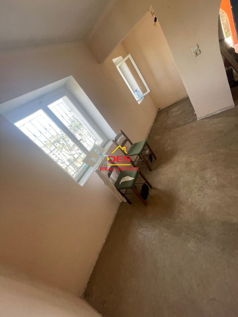 Bild 10 – Zum Verkauf steht ein privates Haus mit Garage in Gjashtë, Saranda.
