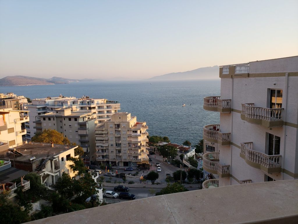 Bild 11 – Zum Verkauf steht eine 98 m² große Wohnung mit Meerblick in Saranda.