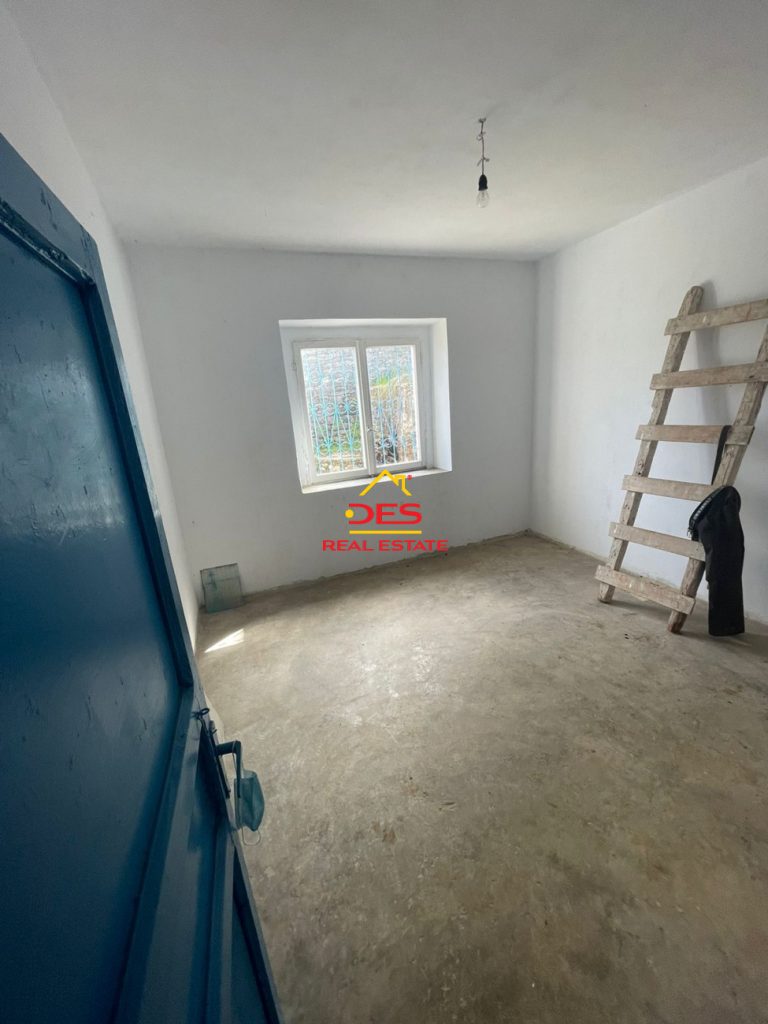 Bild 8 – Zum Verkauf steht ein privates Haus mit Garage in Gjashtë, Saranda.