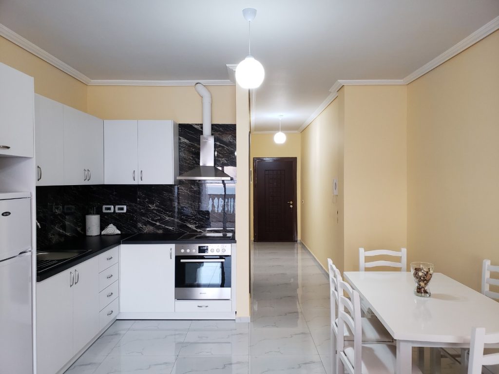 Bild 6 – Zum Verkauf steht eine 98 m² große Wohnung mit Meerblick in Saranda.