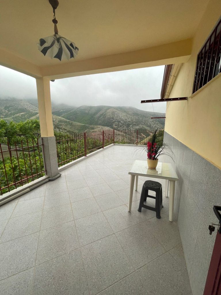 Bild 8 – ZU VERKAUFEN PRIVATES HAUS 3+2+1 IN KONISPOL + 3400 M2 OLIVENLAND (60 ANGEpflanzte OLIVENWURZELN)