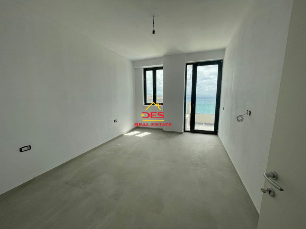 Bild 3 – Zum Verkauf steht ein luxuriöses Duplex-Apartment 2+1+2 mit Meerblick in Saranda