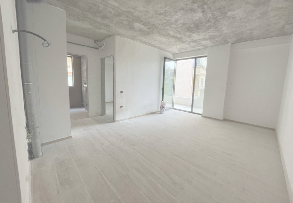 Bild 2 – ZUM VERKAUF – 2+1 APARTMENT AM MEER IN SARANDA
