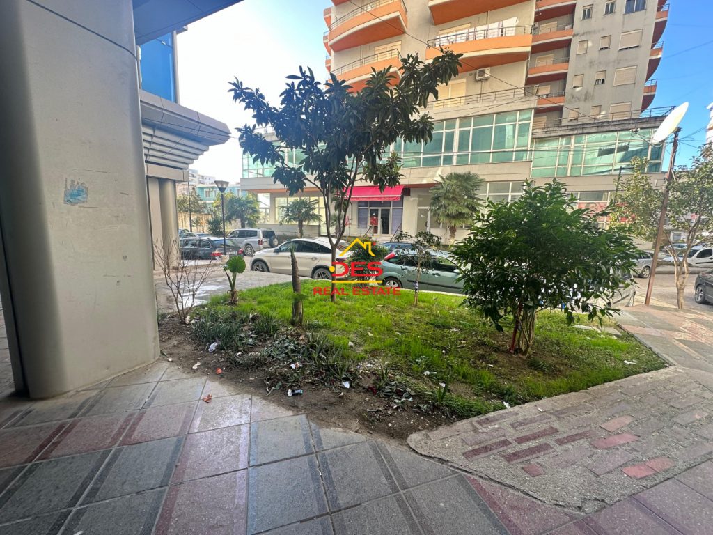 Bild 8 – Zum Verkauf steht ein Geschäft in der Nähe von Konad, Vlora