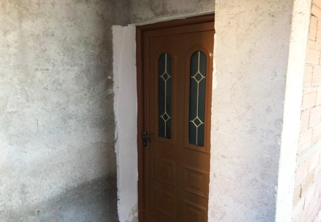 Bild 6 – Zum Verkauf steht ein Gebäude mit Grundstück am „Gjiri i Midhjeve“ in Saranda