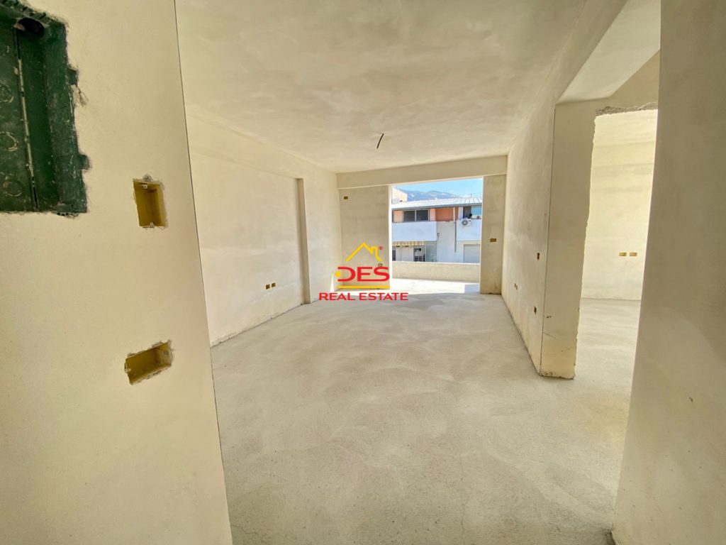 Bild 1 – Zum Verkauf steht eine Wohnung 2+1+2 in der Nähe des italienischen Konsulats, Vlora
