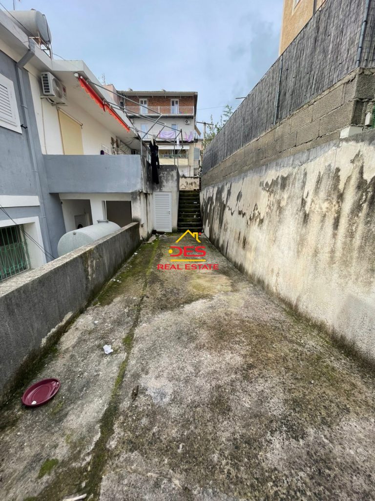 Bild 1 – Zum Verkauf steht eine 1+1 Wohnung mit Parkplatz in Saranda