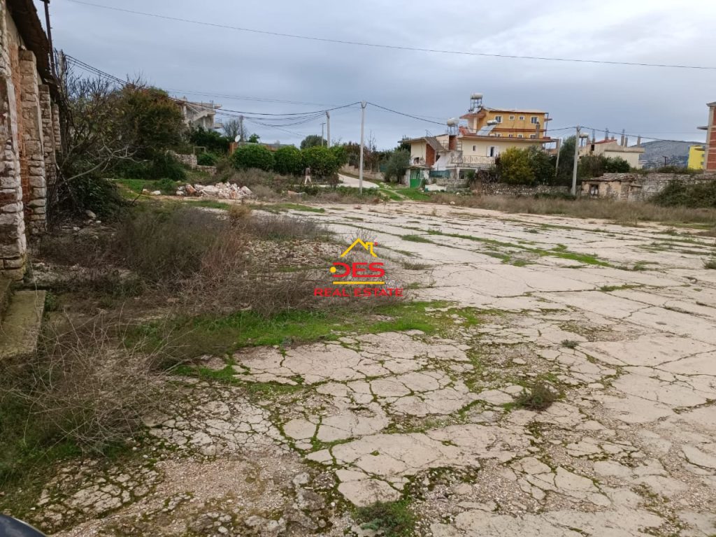 Bild 2 – Das Grundstück mit einer Fläche von 1435 m² in Berdenesh, Saranda, steht zum Verkauf