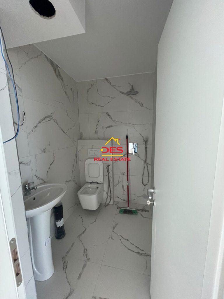 Bild 11 – Zum Verkauf steht ein luxuriöses Duplex-Apartment 2+1+2 mit Meerblick in Saranda