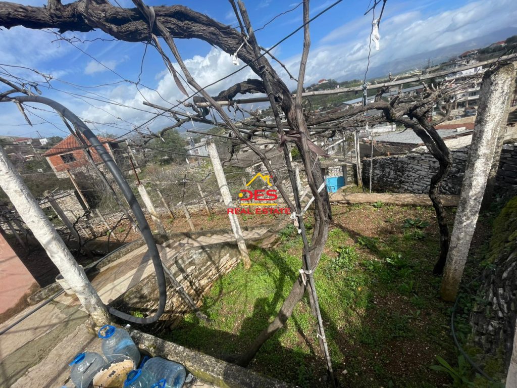 Bild 12 – Zum Verkauf steht ein privates Haus mit Garage in Gjashtë, Saranda.