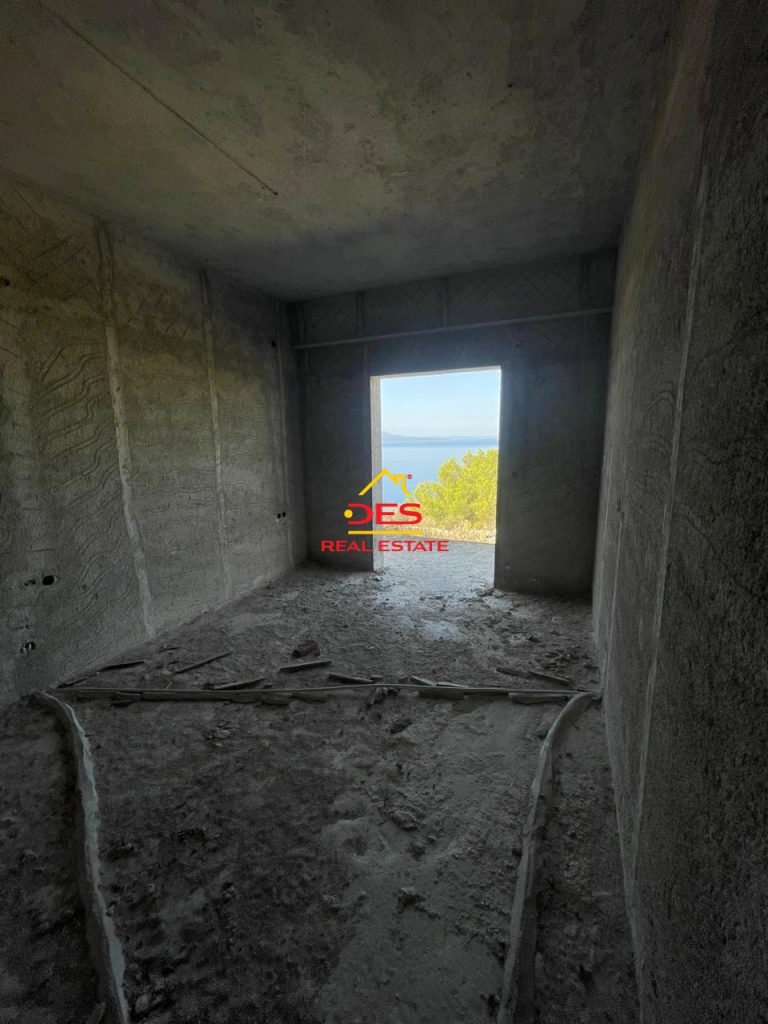 Bild 7 – Zum Verkauf steht eine dreistöckige Villa in Saranda