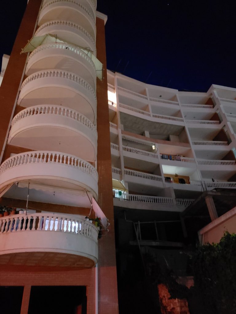 Bild 4 – Zum Verkauf steht eine 98 m² große Wohnung mit Meerblick in Saranda.