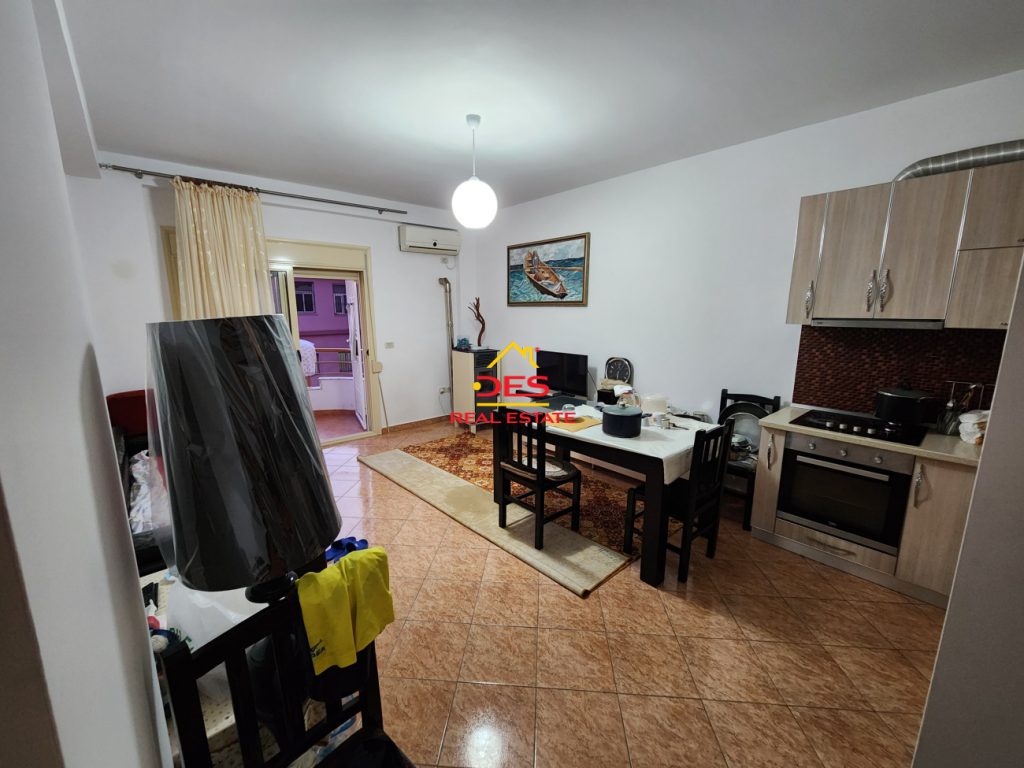 Bild 1 – WOHNUNG ZU VERKAUFEN 1+1 IN DER NÄHE VON BEFOTROFIT, VLORA