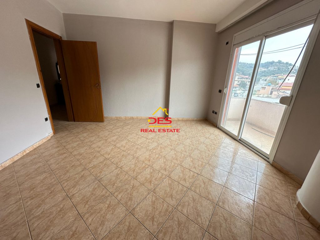 Bild 2 – 2+1 WOHNUNG ZU VERKAUFEN IN DER NÄHE DES REGIONALKRANKENHAUS, VLORA