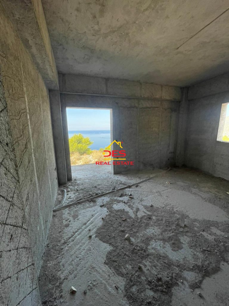 Bild 8 – Zum Verkauf steht eine dreistöckige Villa in Saranda