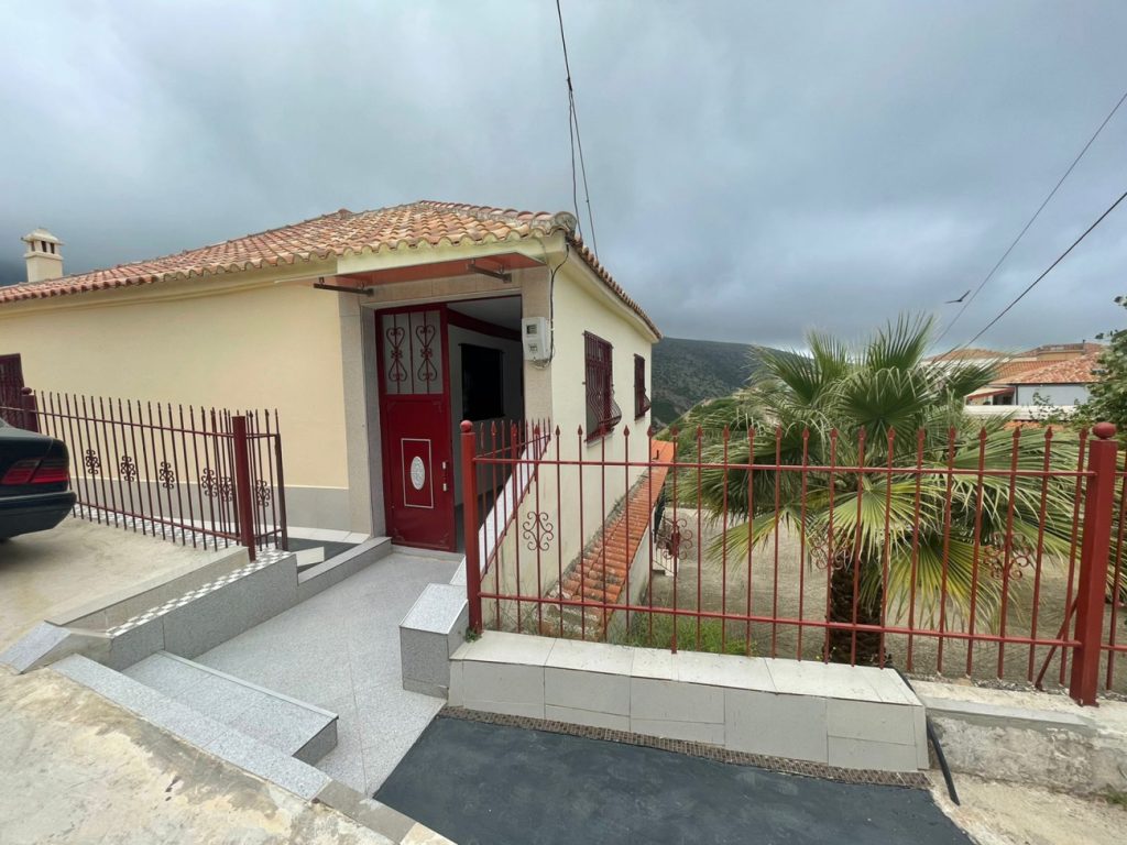 Bild 28 – ZU VERKAUFEN PRIVATES HAUS 3+2+1 IN KONISPOL + 3400 M2 OLIVENLAND (60 ANGEpflanzte OLIVENWURZELN)