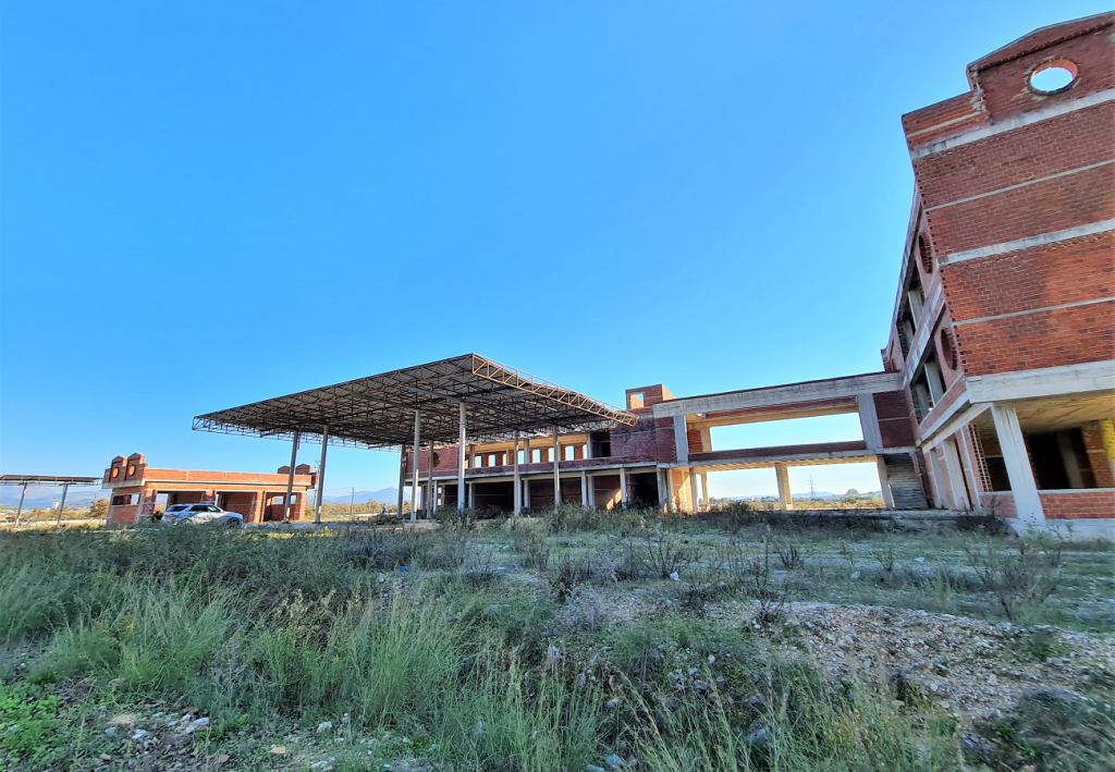 Bild 8 – Land und Gebäude werden in Sarandë verkauft